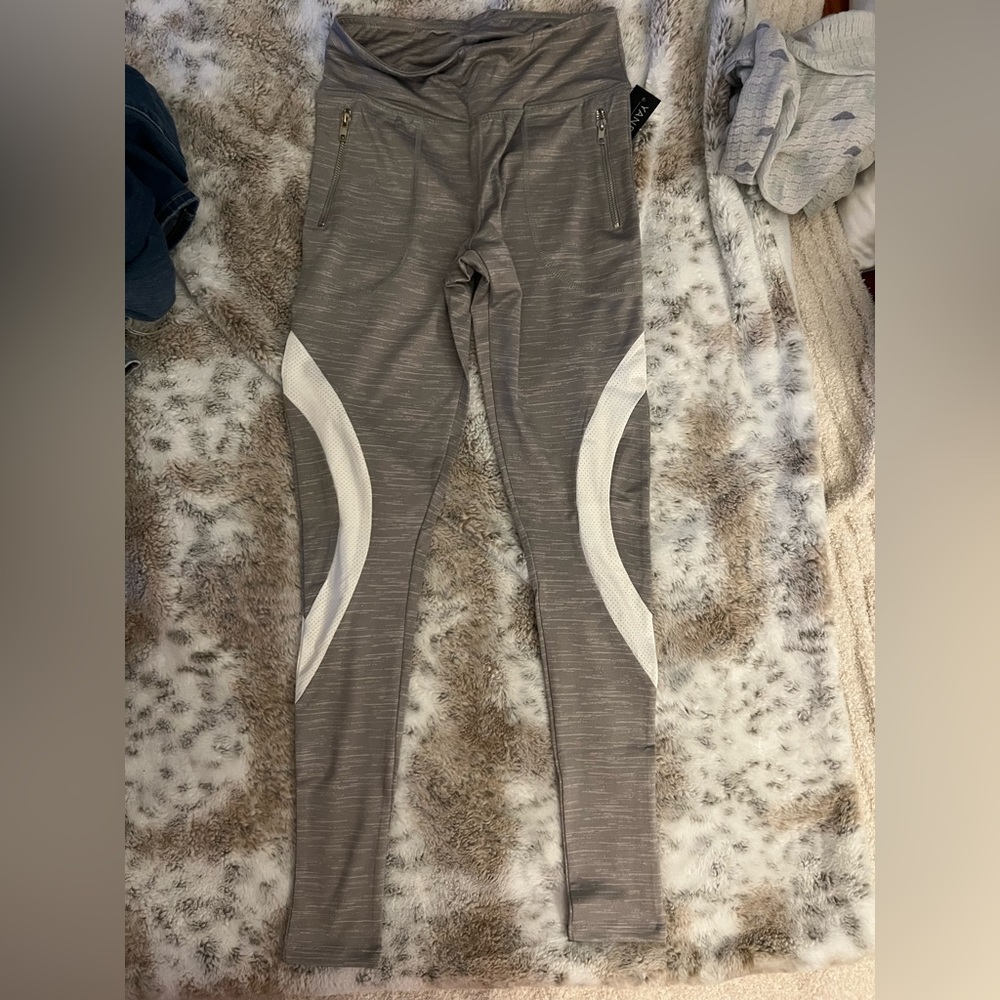 YANDY LEGGINGS - SZ SM - NEW WITH TAGS